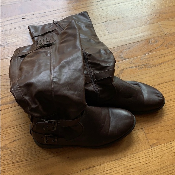 Long brown boots - Picture 1 of 3